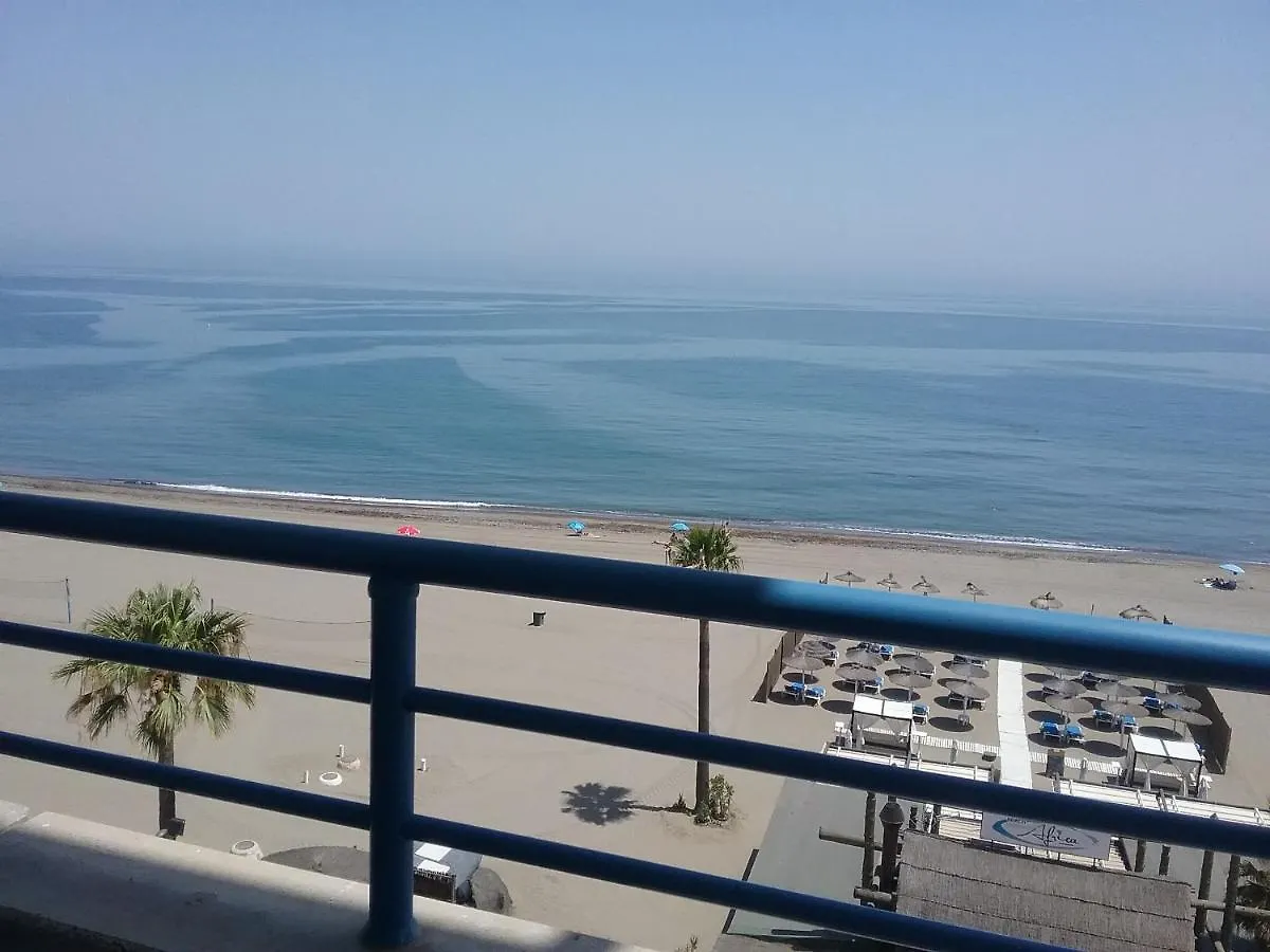 Apartamento en Primera Línea de Playa. Seis plazas. Estepona 0*,  España