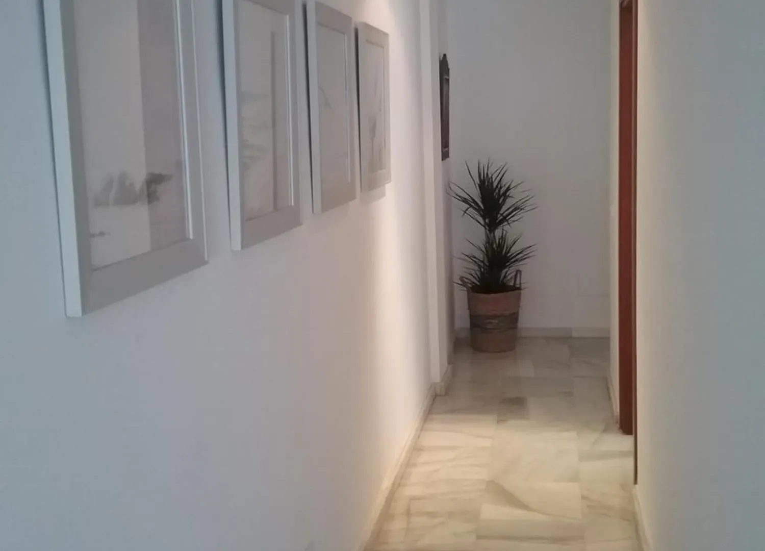 Apartamento en Primera Línea de Playa. Seis plazas. Estepona